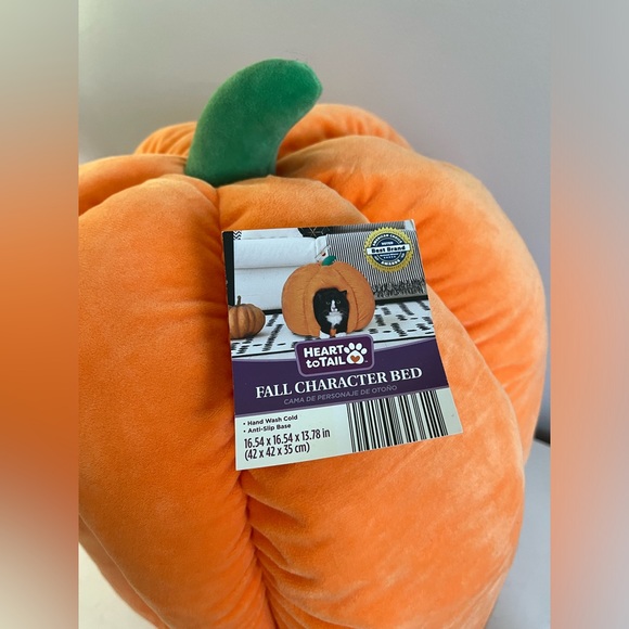 Pumpkin Cat Bed - Picture 2 of 3